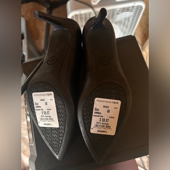 Michael Kors Elegant Navy Heels Size 8 - Picture 6 of 6